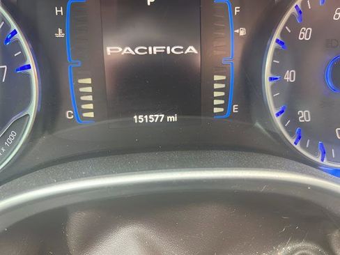 Used 2017 Chrysler Pacifica Touring-L FWD image 13