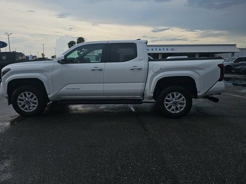 Used 2025 Toyota Tacoma SR5 RWD image 2