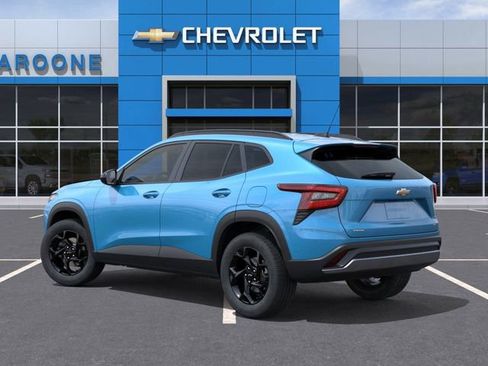 New 2026 Chevrolet Trax LT w/ Midnight Edition FWD image 3