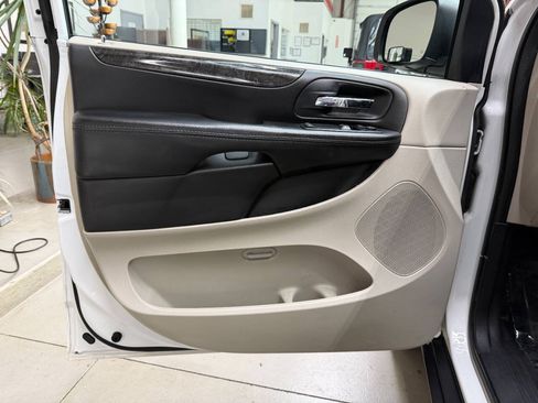 Used 2014 RAM C/V Tradesman FWD image 11