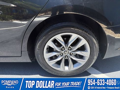Used 2021 Toyota Avalon XLE w/ Moonroof Package FWD image 33
