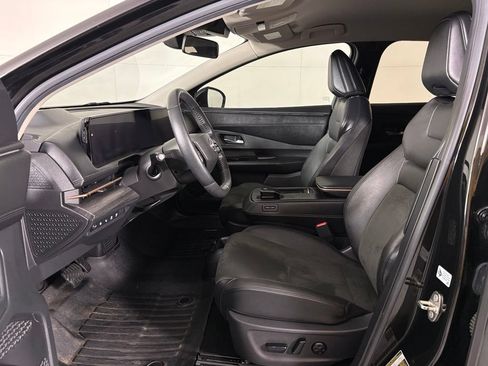 Used 2023 Nissan Ariya AWD image 16