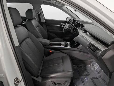 Used 2024 Audi Q8 e-tron Premium Plus w/ Premium Plus Package AWD/4WD image 24