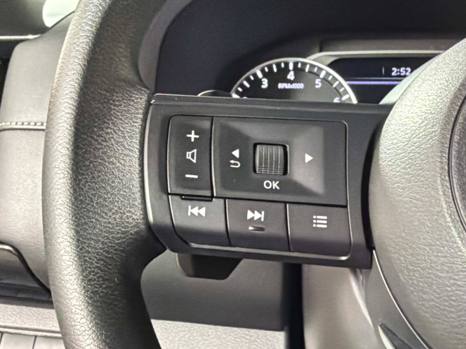 Used 2023 Nissan Pathfinder S FWD image 28