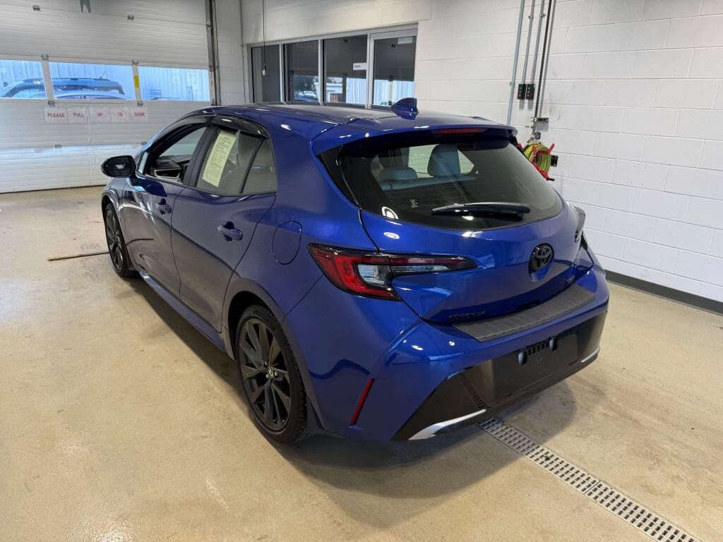 Used 2025 Toyota Corolla XSE FWD image 3