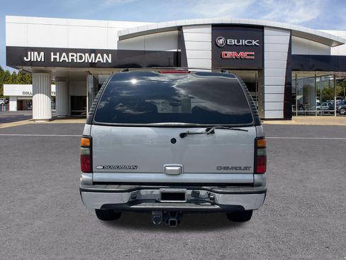 Used 2004 Chevrolet Suburban LT w/ Preferred Equipment Group RWD image 6
