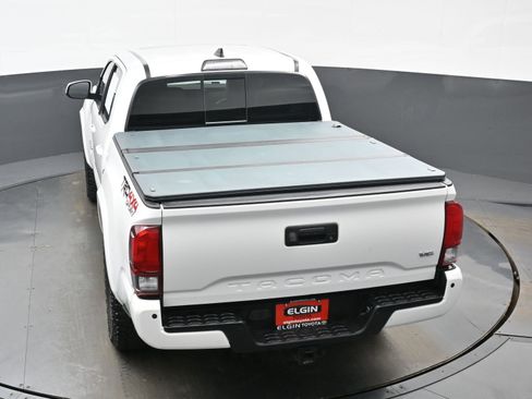 Used 2018 Toyota Tacoma TRD Sport image 39