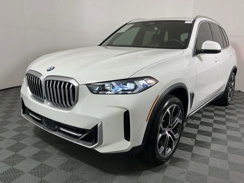 Certified 2025 BMW X5 sDrive40i w/ Premium Package image 2