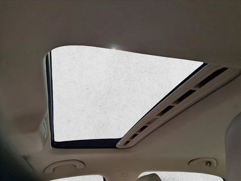 Used 2019 Volkswagen Passat 2.0T Wolfsburg w/ Wheels & Sunroof Package image 15