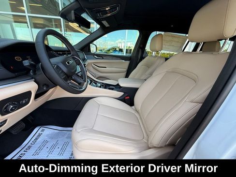 New 2026 Jeep Grand Cherokee L Limited w/ Luxury Tech Group II AWD/4WD image 9