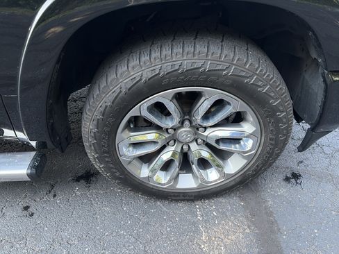 Used 2019 RAM 1500 Laramie AWD/4WD image 15