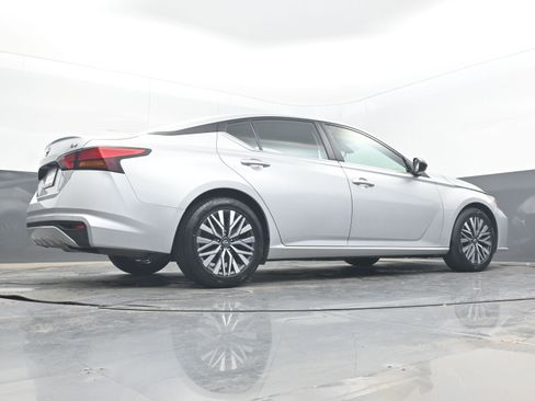 Used 2024 Nissan Altima 2.5 SV FWD image 28