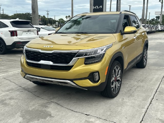 Certified 2023 Kia Seltos SX w/ SX Sunroof Package AWD/4WD image 2