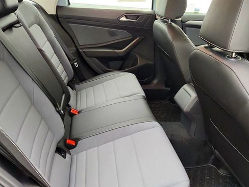 Used 2025 Volkswagen Jetta SE FWD image 22