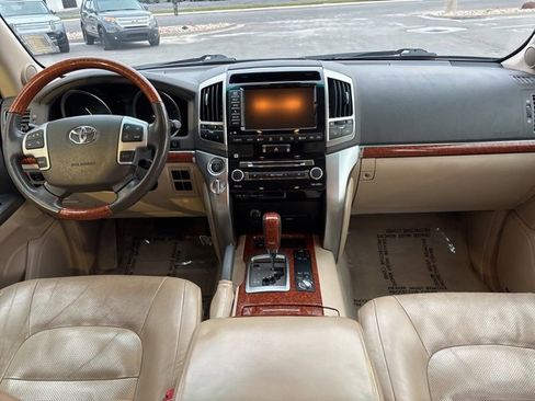Used 2015 Toyota Land Cruiser image 16