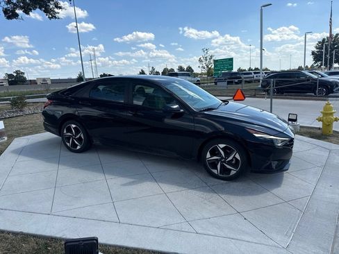 Used 2023 Hyundai Elantra SEL w/ Convenience Package FWD image 14