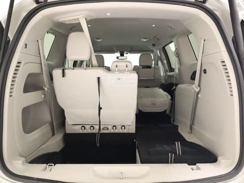 Used 2019 Chrysler Pacifica Touring-L Plus w/ Tire & Wheel Group FWD image 36