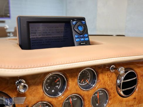 Used 2010 Bentley Azure T RWD image 29