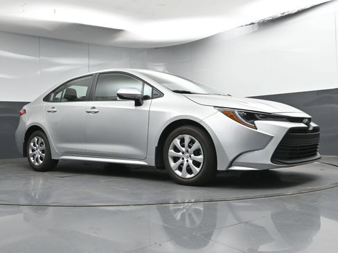Used 2025 Toyota Corolla LE image 24