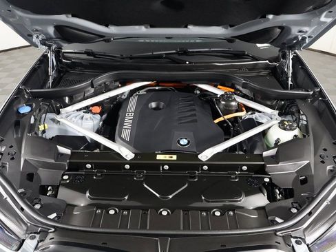 Used 2026 BMW X5 xDrive50e w/ Executive Package image 15