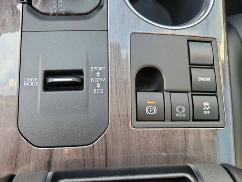 Used 2023 Toyota Highlander Limited image 25