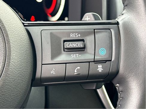 Used 2024 Nissan Rogue SL w/ SL Premium Package image 16