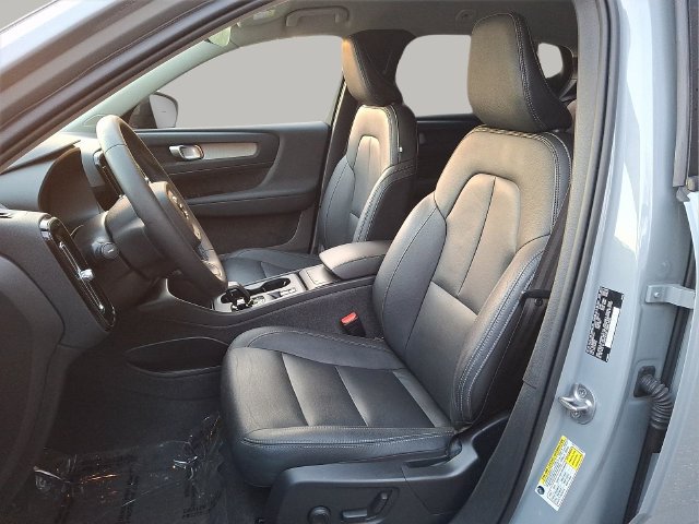 Certified 2024 Volvo XC40 B5 Core AWD/4WD image 9