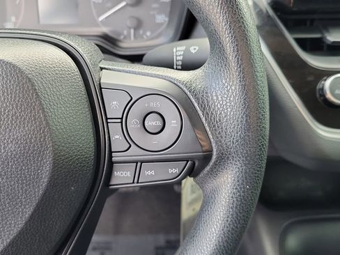 Certified 2025 Toyota Corolla LE FWD image 21