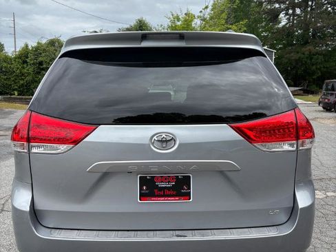 Used 2014 Toyota Sienna LE FWD image 4
