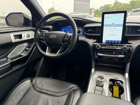 Used 2021 Ford Explorer Platinum w/ Equipment Group 601A AWD/4WD image 4