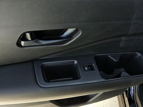 New 2025 Nissan Pathfinder S image 7