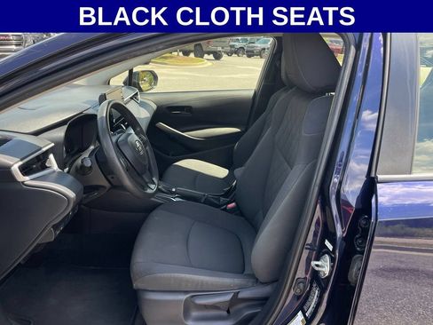 Used 2022 Toyota Corolla LE FWD image 3