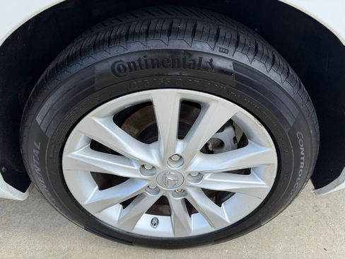 Used 2011 Lexus ES 350 FWD image 9