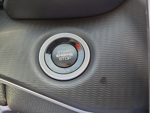 New 2025 Jeep Grand Cherokee Altitude image 18