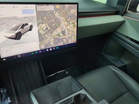 Used 2024 Tesla Cybertruck AWD Crew Cab image 39