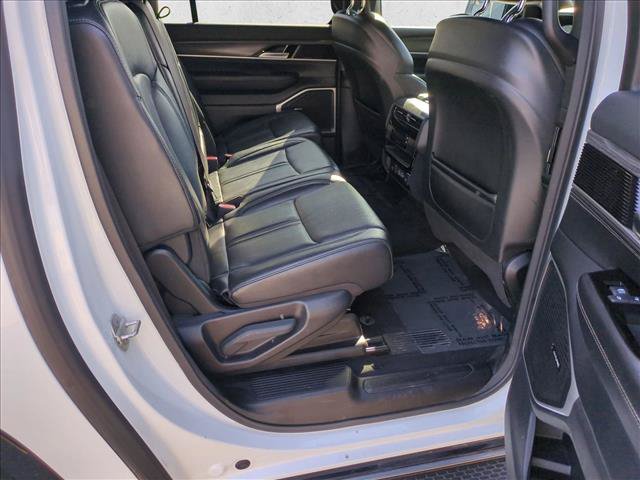 Used 2023 Jeep Wagoneer L Series II AWD/4WD image 21