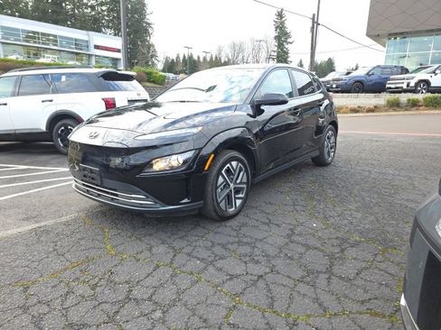 Used 2023 Hyundai Kona SE w/ Cargo Package image 3