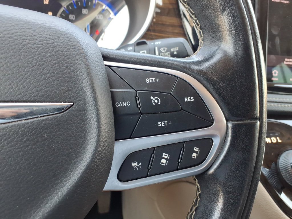 Used 2022 Chrysler Pacifica Limited FWD image 31