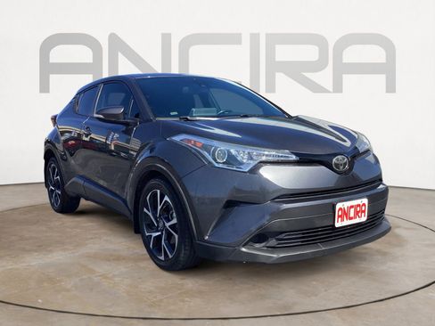 Used 2019 Toyota C-HR XLE FWD image 4