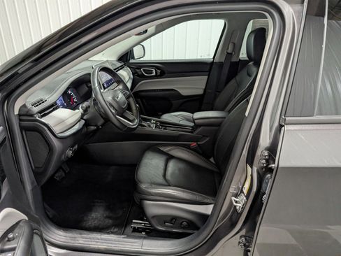 Used 2022 Jeep Compass Limited image 13