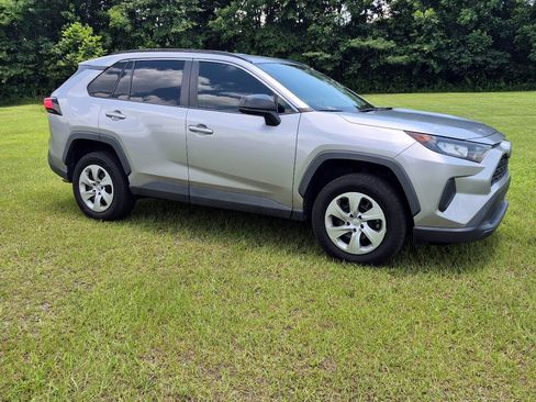 Used 2020 Toyota RAV4 LE FWD image 13