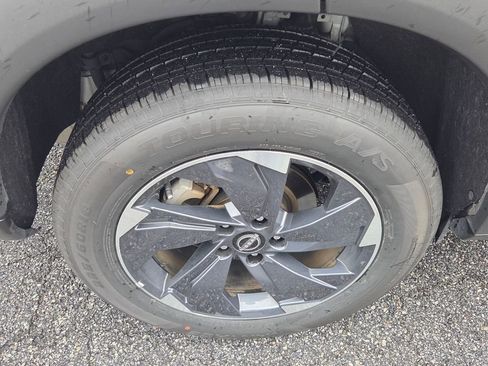 Used 2025 Nissan Rogue SV image 16