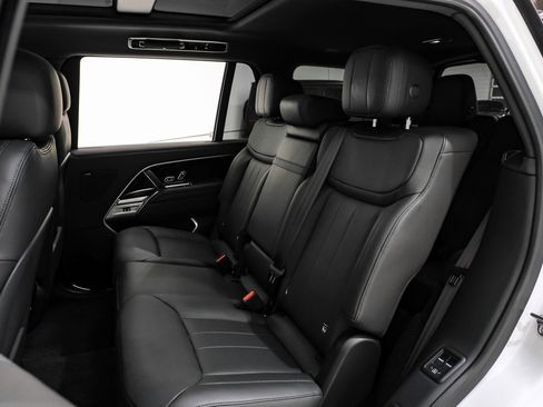 Used 2025 Land Rover Range Rover Long Wheelbase SE image 33