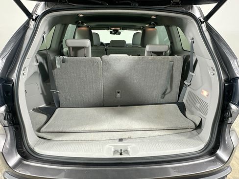 Used 2018 Toyota Highlander XLE w/ Carpet Mat Package (TMS) AWD/4WD image 30