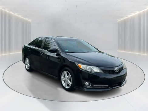 Used 2012 Toyota Camry SE FWD image 3