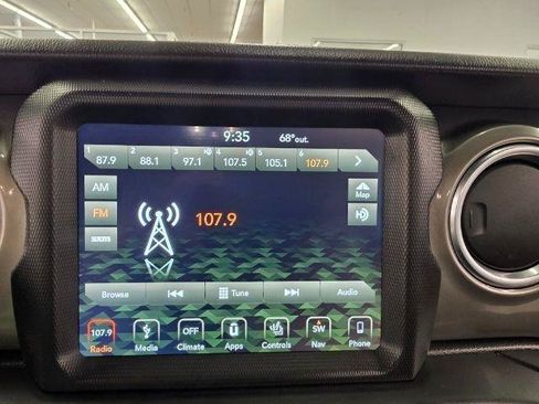 Used 2019 Jeep Wrangler Unlimited Sahara AWD/4WD image 17