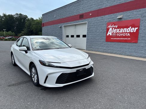 Certified 2025 Toyota Camry LE FWD image 1