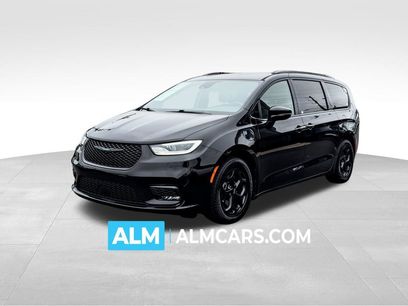 Used 2021 Chrysler Pacifica Limited w/ Uconnect Theater Family Group