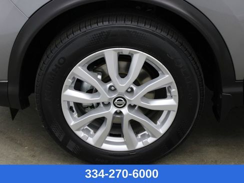 Used 2021 Nissan Rogue Sport S image 24