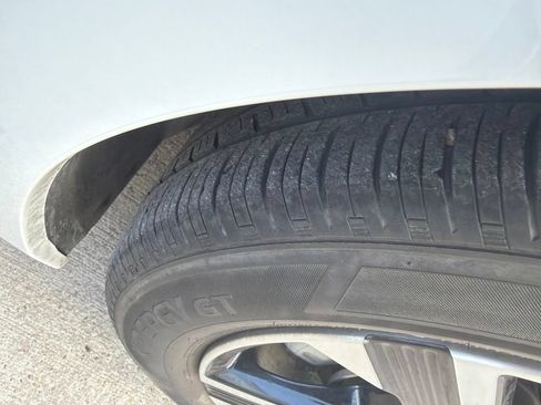 Used 2024 Nissan Sentra SV FWD image 11